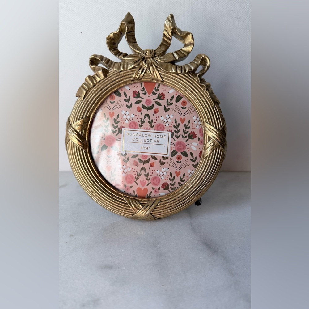Gold Round Picture Frame ow accent - Picture 2 of 9